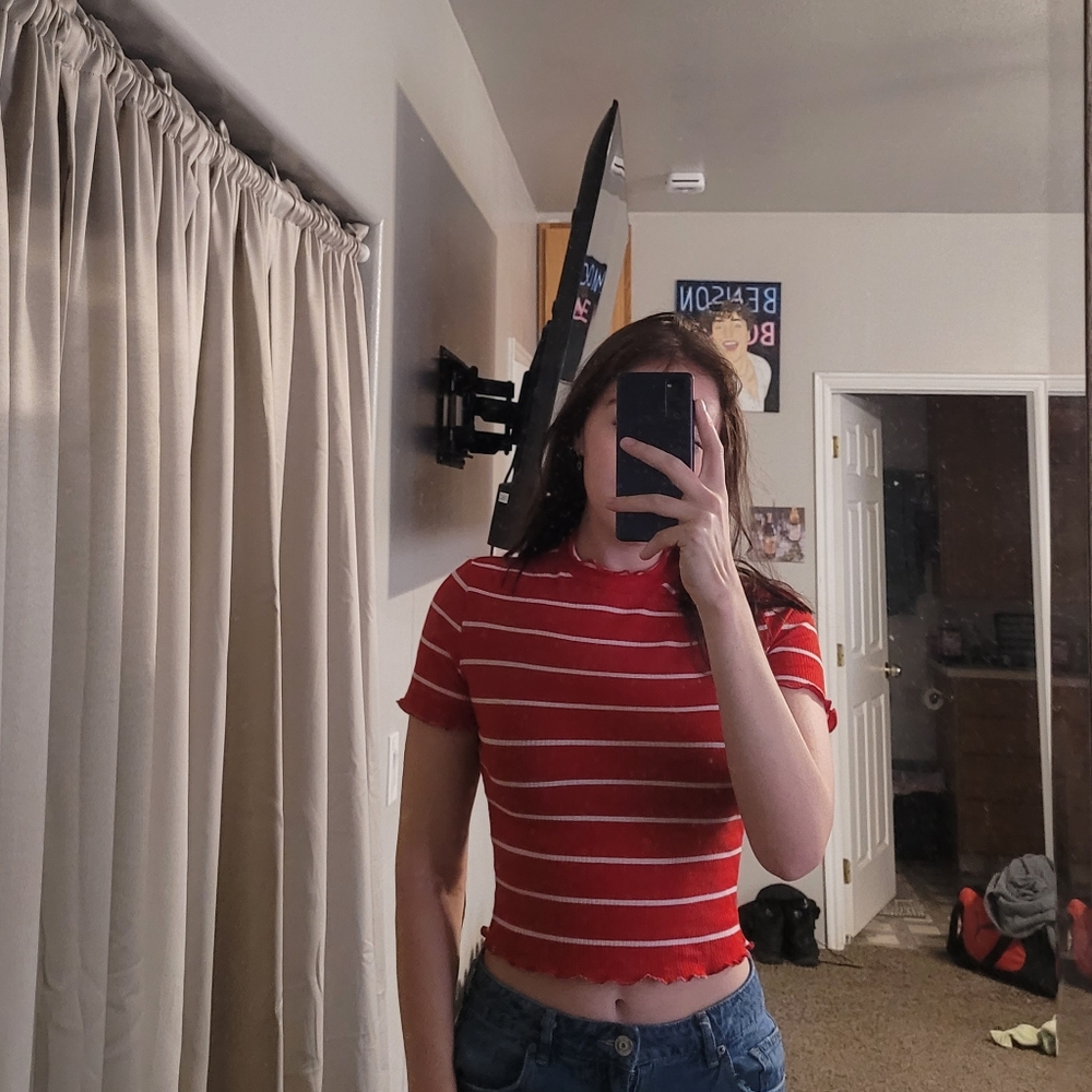 Red stripe fitted tee